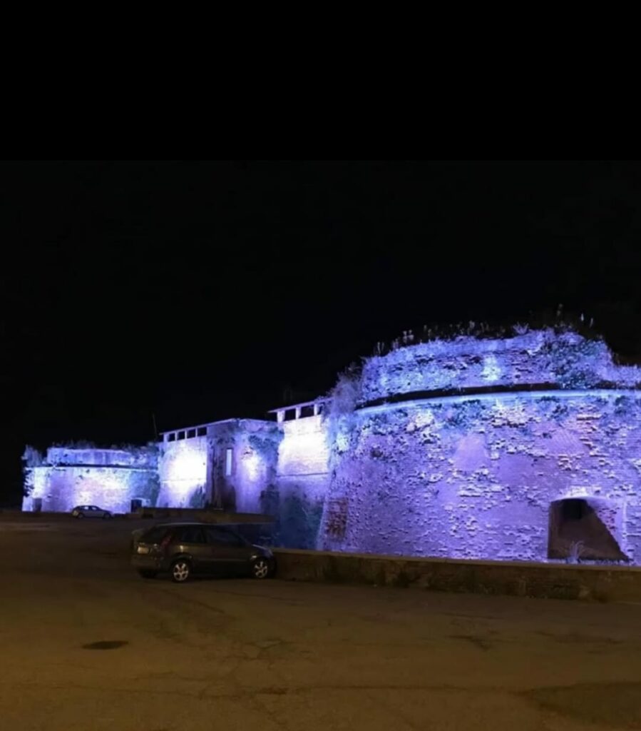 Illuminazione luce viola Castello Casale Monferrato Maxvh