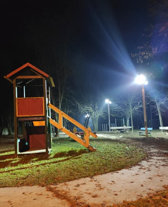 Luce e nuova anima notturna per il parco giochi a Frassinello Monferrato