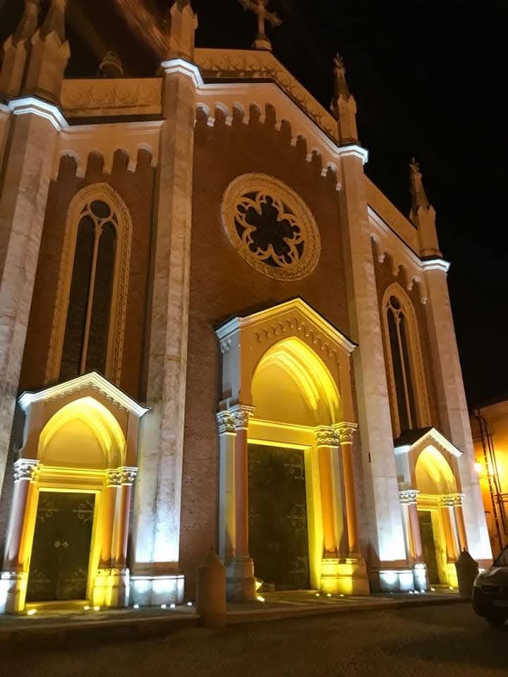 Facciata illuminata Chiesa San Giovanni Battista a Fontanile Maxvh
