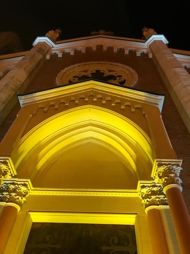 Arco luci a led entrata Chiesa San Giovanni Battista Fontanile, Asti, Maxvh
