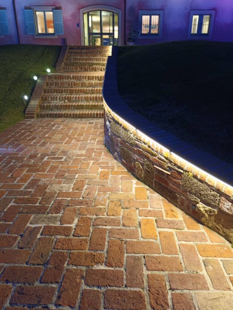 Illuminazione spazio esterno Enosis Meraviglia Fubine Monferrato Maxvh