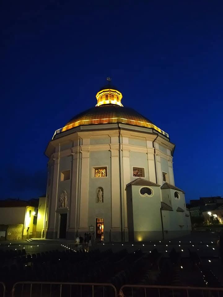 Illuminazione a led luce calda Chiesa San Giovanni Battista a Loano Maxvh